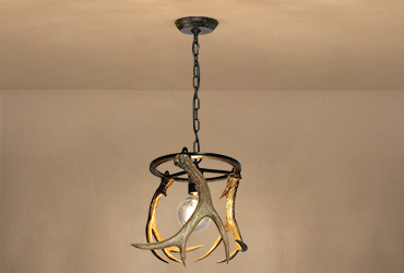 Debemenes Farmhouse Antler Pendant Light Retro Metal Resin Deer Hanging Light Fixture for Cabin Décor